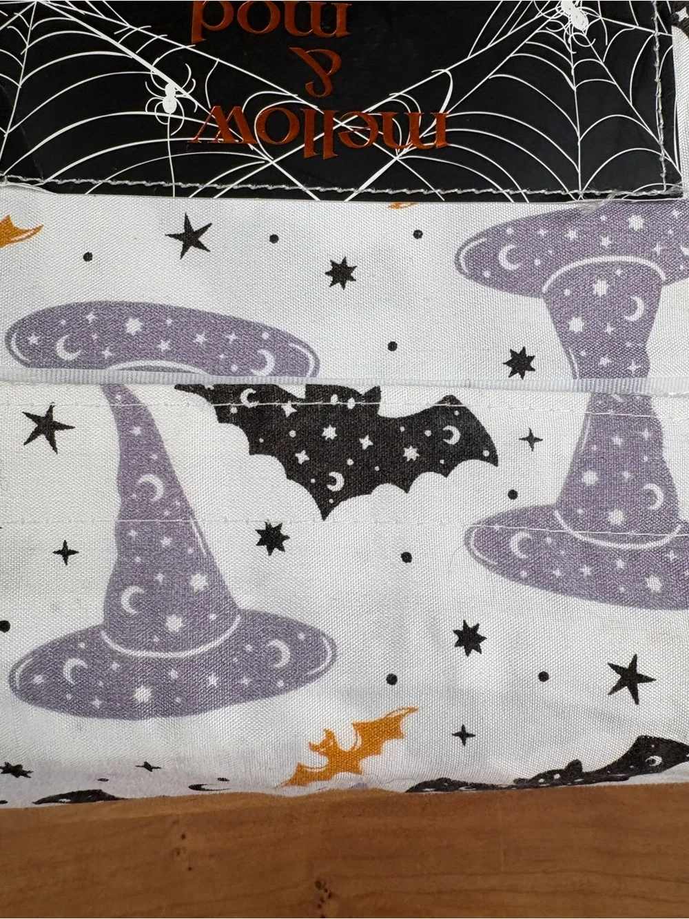 Mellow & Mod Witch Hats & Bats Halloween Queen 4-Piece Sheet Set, NEW